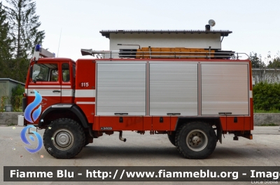 Iveco 110-17 4x4
Vigili del Fuoco
Distretto di Trento
Corpo Volontario di Lavarone
Autobotte allestimento BAribbi
 VF B33 TN
Parole chiave: Iveco 110-17_4x4 VFB33TN