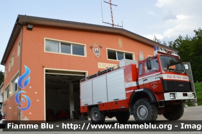 Iveco 110-17 4x4
Vigili del Fuoco
Distretto di Trento
Corpo Volontario di Lavarone
Autobotte allestimento BAribbi
 VF B33 TN
Parole chiave: Iveco 110-17_4x4 VFB33TN