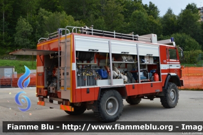 Iveco 110-17 4x4
Vigili del Fuoco
Distretto di Trento
Corpo Volontario di Lavarone
Autobotte allestimento BAribbi
 VF B33 TN
Parole chiave: Iveco 110-17_4x4 VFB33TN