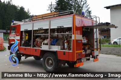 Iveco 110-17 4x4
Vigili del Fuoco
Distretto di Trento
Corpo Volontario di Lavarone
Autobotte allestimento Baribbi
 VF B33 TN
Parole chiave: Iveco 110-17_4x4 VFB33TN