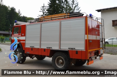 Iveco 110-17 4x4
Vigili del Fuoco
Distretto di Trento
Corpo Volontario di Lavarone
Autobotte allestimento BAribbi
 VF B33 TN
Parole chiave: Iveco 110-17_4x4 VFB33TN