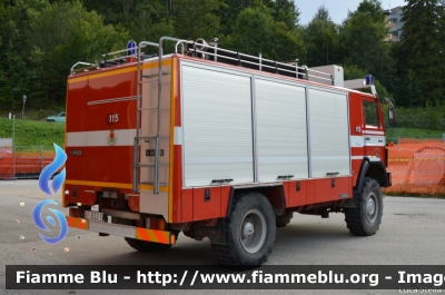 Iveco 110-17 4x4
Vigili del Fuoco
Distretto di Trento
Corpo Volontario di Lavarone
Autobotte allestimento BAribbi
 VF B33 TN
Parole chiave: Iveco 110-17_4x4 VFB33TN