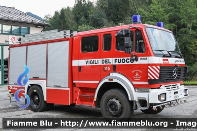 Mercedes-Benz 1227 4x4
Vigili del Fuoco
Unione Distrettuale di Primiero
Corpo Volontario del Consorzio del Primiero (TN)
Allestimento Rosenbauer
VF B80 TN
Parole chiave: Mercedes-Benz 1227_4x4 VFB80TN