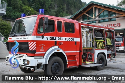 Mercedes-Benz 1227 4x4
Vigili del Fuoco
Unione Distrettuale di Primiero
Corpo Volontario del Consorzio del Primiero (TN)
Allestimento Rosenbauer
VF B80 TN
Parole chiave: Mercedes-Benz 1227_4x4 VFB80TN