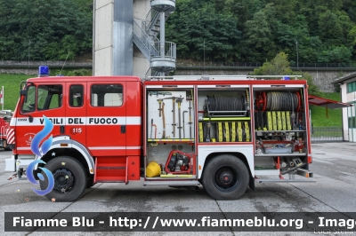 Mercedes-Benz 1227 4x4
Vigili del Fuoco
Unione Distrettuale di Primiero
Corpo Volontario del Consorzio del Primiero (TN)
Allestimento Rosenbauer
VF B80 TN
Parole chiave: Mercedes-Benz 1227_4x4 VFB80TN