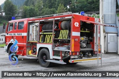 Mercedes-Benz 1227 4x4
Vigili del Fuoco
Unione Distrettuale di Primiero
Corpo Volontario del Consorzio del Primiero (TN)
Allestimento Rosenbauer
VF B80 TN
Parole chiave: Mercedes-Benz 1227_4x4 VFB80TN