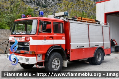 Iveco 160F26
Vigili del Fuoco 
Unione Distrettuale Alto Garda Ledro (TN)
Assegnata al Corpo Volontario di Dro
Allestimento Baribbi
VF C33 TN
Parole chiave: Iveco 160F26 VFC33TN