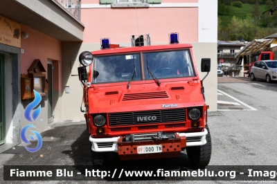 Iveco VM90
Vigili del Fuoco
Unione Distrettuale Alto Garda e Ledro
Corpo Volontario di Tiarno di Sopra
Allestimento Kofler Fahrzeugbau 
VF D00 TN
Parole chiave: Iveco VM90 VFD00TN