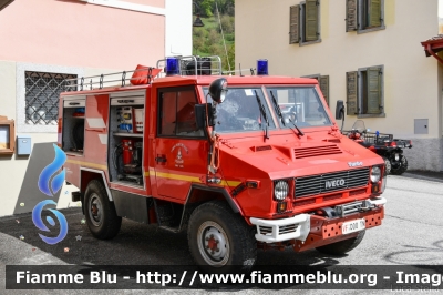 Iveco VM90
Vigili del Fuoco
Unione Distrettuale Alto Garda e Ledro
Corpo Volontario di Tiarno di Sopra
Allestimento Kofler Fahrzeugbau 
VF D00 TN
Parole chiave: Iveco VM90 VFD00TN