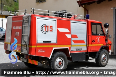 Iveco VM90
Vigili del Fuoco
Unione Distrettuale Alto Garda e Ledro
Corpo Volontario di Tiarno di Sopra
Allestimento Kofler Fahrzeugbau 
VF D00 TN
Parole chiave: Iveco VM90 VFD00TN