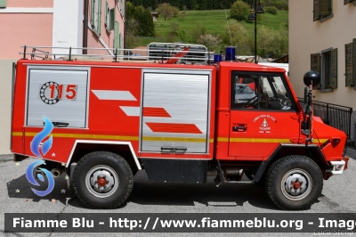 Iveco VM90
Vigili del Fuoco
Unione Distrettuale Alto Garda e Ledro
Corpo Volontario di Tiarno di Sopra
Allestimento Kofler Fahrzeugbau 
VF D00 TN
Parole chiave: Iveco VM90 VFD00TN