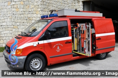 Mercedes-Benz Vito I serie
Vigili del Fuoco
Unione Distrettuale Alto Garda e Ledro
Corpo Volontario di Drena
VF F61 TN
Parole chiave: Mercedes-Benz Vito_Iserie VFF61TN