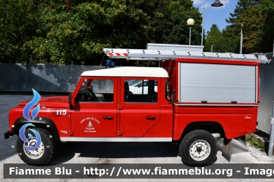 Land Rover Defender 130
Vigili del Fuoco
Unione Distrettuale di Trento
Corpo Volontario di Baselga del Bondone (TN)
Allestimento Kofler Fahrzeugbau
VF G34 TN
Parole chiave: Land-Rover Defender_130 VFG34TN