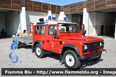 Land-Rover Defender 90
Vigili del Fuoco
Unione distrettuale di Cles
Corpo Volontario di Cles (TN)
VF H03 TN
Parole chiave: Land-Rover Defender_90 VFH03TN