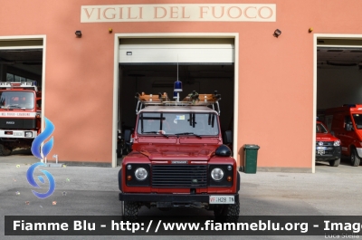 Land Rover Defender 90
Vigili del Fuoco
Distretto di Trento
Corpo Volontario di Lavarone
VF H28 TN
Parole chiave: Land-Rover Defender_90 VFH29TN