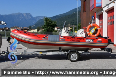 Gommone
Vigili del Fuoco
Unione Distrettuale di Trento
Corpo Volontario di Cavedine (TN)
VF H77 TN
Parole chiave: Gommone