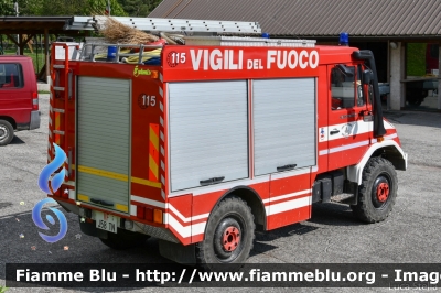 Mercedes-Benz Unimog U100L
Vigili del Fuoco
Unione Distrettuale di Primiero
Corpo Volontario di Imer (TN)
Allestimento Fulmix
VF J58 TN
Parole chiave: Mercedes-Benz Unimog_U100L VFJ58TN