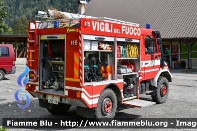 Mercedes-Benz Unimog U100L
Vigili del Fuoco
Unione Distrettuale di Primiero
Corpo Volontario di Imer (TN)
Allestimento Fulmix
VF J58 TN
Parole chiave: Mercedes-Benz Unimog_U100L VFJ58TN