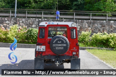 Land Rover Defender 90
Vigili del Fuoco
Unione Distrettuale di Trento
Corpo Volontario di Vigolo Baselga (TN)
VF J64 TN
Parole chiave: Land-Rover Defender_90 VFJ64TN