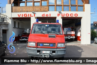 Iveco Daily 4x4 II serie
Vigili del Fuoco
Distretto di Fondo
Corpo Volonatrio di Cloz (TN)
Allestimento Rosenbauer
VF Z25 TN
Parole chiave: Iveco Daily_4x4_IIserie VFZ25TN