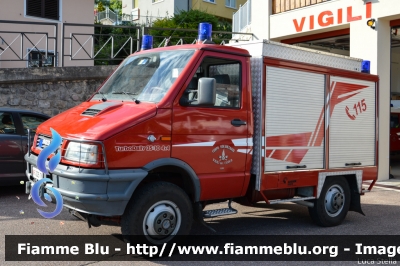 Iveco Daily 4x4 II serie
Vigili del Fuoco
Distretto di Fondo
Corpo Volonatrio di Cloz (TN)
Allestimento Rosenbauer
VF Z25 TN
Parole chiave: Iveco Daily_4x4_IIserie VFZ25TN