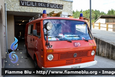 Volkswagen LT I serie
Vigili del Fuoco
Unione Distrettuale di Fondo
Corpo Volontario di Amblar (TN)
un tempo in forza al Corpo Vigili del Fuoco Volontari di San Valentino in Campo/Gummer comune di Cornedo all'Isarco/Karneid (BZ)
Allestito Ziegler
VF Z43 TN
Parole chiave: Volkswagen LT_Iserie VFZ43TN