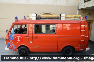 Volkswagen LT I serie
Vigili del Fuoco
Unione Distrettuale di Fondo
Corpo Volontario di Amblar (TN)
un tempo in forza al Corpo Vigili del Fuoco Volontari di San Valentino in Campo/Gummer comune di Cornedo all'Isarco/Karneid (BZ)
Allestito Ziegler
VF Z43 TN
Parole chiave: Volkswagen LT_Iserie VFZ43TN