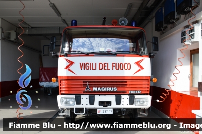 Iveco Magirus 256D12
Vigili del Fuoco
Distretto di Fondo
Corpo Volonatrio di Cloz (TN)
Allestimento Magirus
VF Z87 TN
Parole chiave: Iveco-Magirus 256D12 VFZ87TN