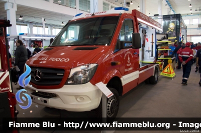 Mercedes-Benz Sprinter 4x4 III serie restyle
Vigili del Fuoco
Distretto di Trento
Corpo Volontario di Villazzano
Allestimento Fulmix
In esposizione al Reas 2016
Parole chiave: Mercedes-Benz Sprinter_4x4_IIIserie_restyle Reas_2016