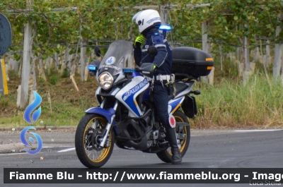 Honda Transalp
Polizia Locale
Associazione Intercomunale della Pianura Forlivese
POLIZIA LOCALE YA00030
Parole chiave: Honda Transalp POLIZIALOCALEYA00030 Giro_D_Italia_2021