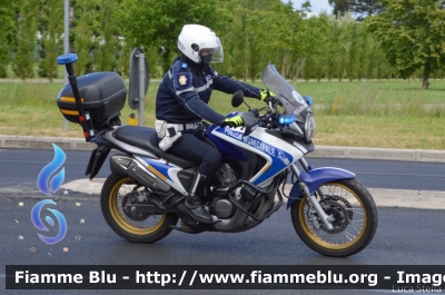 Honda Transalp
Polizia Locale
Associazione Intercomunale della Pianura Forlivese
POLIZIA LOCALE YA00030
Parole chiave: Honda Transalp POLIZIALOCALEYA00030 Giro_D_Italia_2021