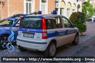 Fiat Nuova Panda I serie
Polizia Municipale
Corpo unico di Polizia Municipale Argenta-Portomaggiore-Ostellato (FE)
Distaccamento di Argenta
POLIZIA LOCALE YA 164 AB
Parole chiave: Fiat Nuova_Panda_Iserie  POLIZIALOCALEYA164AB Giro_D_Italia_2024