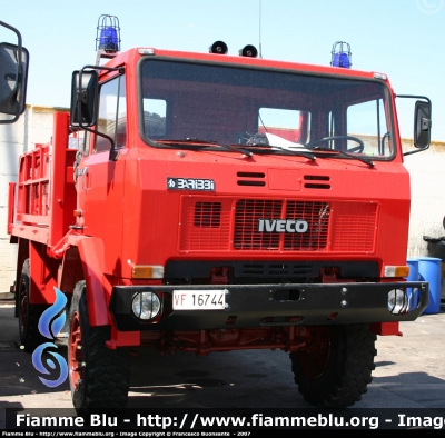 Iveco 80-17
Vigili del Fuoco
Comando di Bari
VF 16744
Parole chiave: Iveco 80-17 VF16744