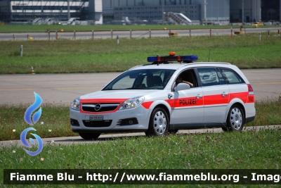 Opel Vectra Stationwagon III serie
Schweiz - Suisse - Svizra - Svizzera
Polizia Cantonale Zurigo 
(polizia aereoportuale)
Zurich Airport 
Parole chiave: Opel Vectra_Stationwagon_IIIserie