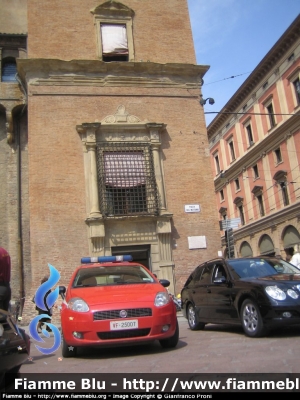 Fiat Grande Punto
Vigili del Fuoco
VF 25007
157° Anniversario della Fondazione della Polizia di Stato
Festa della Polizia di Stato a Bologna
Parole chiave: 157_anniversario_fondazione_polizia_di _stato bologna fiat grande_punto VF25007