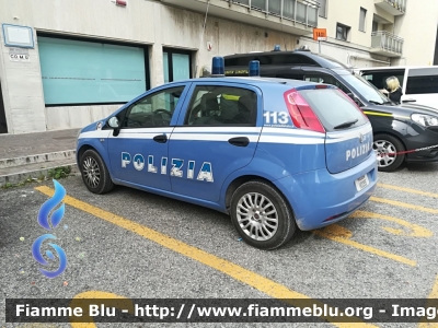 Fiat Grande Punto
Polizia di Stato
Sezione Polizia Ferroviaria
Mezzo con logo celebrativo 110 anni Polizia Ferroviaria
 POLIZIA H0095
Parole chiave: Fiat Grande_Punto POLIZIAH0095