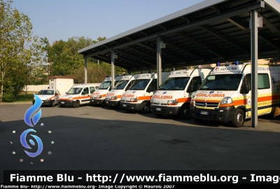 Parco Mezzi
Croce Blu Brescia
Vista d'insieme del parco mezzi: auto servizi, automedica, ambulanze di trasporto e di soccorso

Un "GRAZIE" ai colleghi e amici della "P.A. Croce Blu Brescia"
