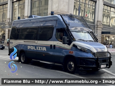 Iveco Daily VI serie
Polizia di Stato 
Reparto Mobile 
Allestito Sperotto 
Decorazione Grafica Artlantis 
POLIZIA M8847
Parole chiave: Iveco Daily