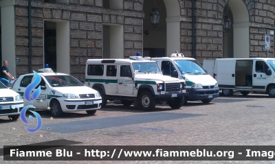 Land Rover Defender 110 
Polizia Municipale Torino-Circoscrizione Sesta
Parole chiave: Land-Rover Defender_110