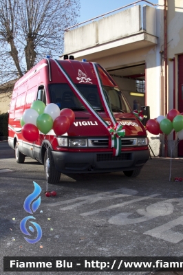 Iveco Daily III serie 
Vigili del Fuoco
Comando Provinciale di Milano
Distaccamento Volontario di Corbetta (MI)
Polissoccorso e carro ventilazione allestito Fortini
in attesa di targhe (fotografato durante l'inaugurazione) 
Parole chiave: Iveco Daily_IIIserie