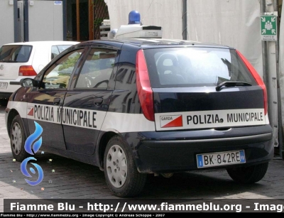 Fiat Punto II serie
Polizia Locale
Comune di Garda (VR)
Parole chiave: Fiat Punto_IIserie