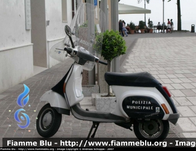 Piaggio Vespa
Polizia Locale
Comune di Garda (VR)
Parole chiave: Piaggio Vespa