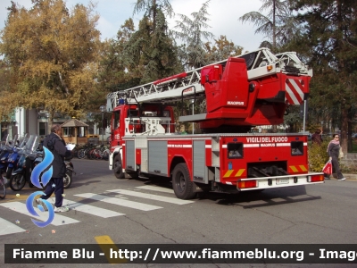 Iveco EuroFire 150E28 II serie
Vigili del Fuoco
Comando Provinciale di Modena
AutoScala da 30 metri allestimento Iveco-Magirus
VF 22939
Parole chiave: Iveco EuroFire_150E28_IIserie VF22939