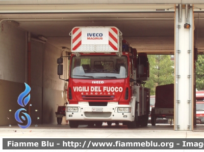 Iveco EuroFire 150E28 II serie
Vigili del Fuoco
Comando Provinciale di Modena
AutoScala da 30 metri allestimento Iveco-Magirus
VF 22939
Parole chiave: Iveco EuroFire_150E28_IIserie VF22939