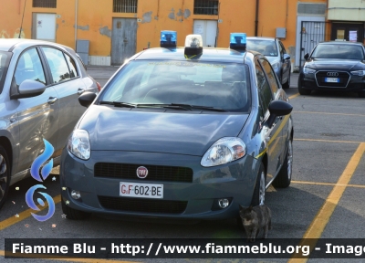 Fiat Grande Punto
Guardia di Finanza
Reparto Operativo Aereonavale
GdiF 602 BE
Parole chiave: Fiat Grande Punto_GdiF602BE