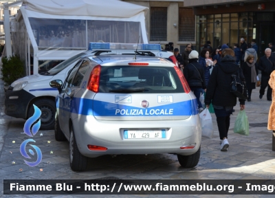 Fiat Punto VI serie
Polizia Locale
Comune di Matera
POLIZIA LOCALE YA 429 AF
Parole chiave: Fiat Punto_VI serie_POLIZIALOCALEYA429AF