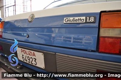 Alfa Romeo Nuova Giulietta
Polizia di Stato
Squadra Volante
POLIZIA 64923

Automezzo Storico conservato presso Autocentro di Foggia
Parole chiave: Alfa-Romeo Nuova Giulietta_POLIZIA64923