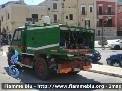 Iveco VM90 Scout
Vigili del Fuoco
Comando Provinciale di Bari
Distaccamento Permanente di Barletta
Antincendio Boschivo allestimento Iveco-Magirus
Ex Corpo Forestale dello Stato
VF 28265
Parole chiave: Iveco VM90 Scout_VF28265