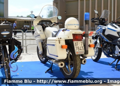 Moto Guzzi V75
Polizia Locale
Comune di Bari
Veicolo Storico
Parole chiave: Moto Guzzi V75