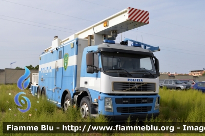 Volvo FM II serie "Mobix"
Polizia di Stato
Polizia di Frontiera
POLIZIA E8298

-mezzo dismesso-
Parole chiave: Volvo FM_II serie _"Mobix"_POLIZIAE8298